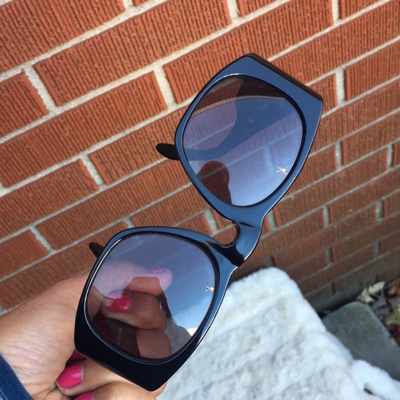 Authentic Chanel sunglasses - Picture 2 of 9